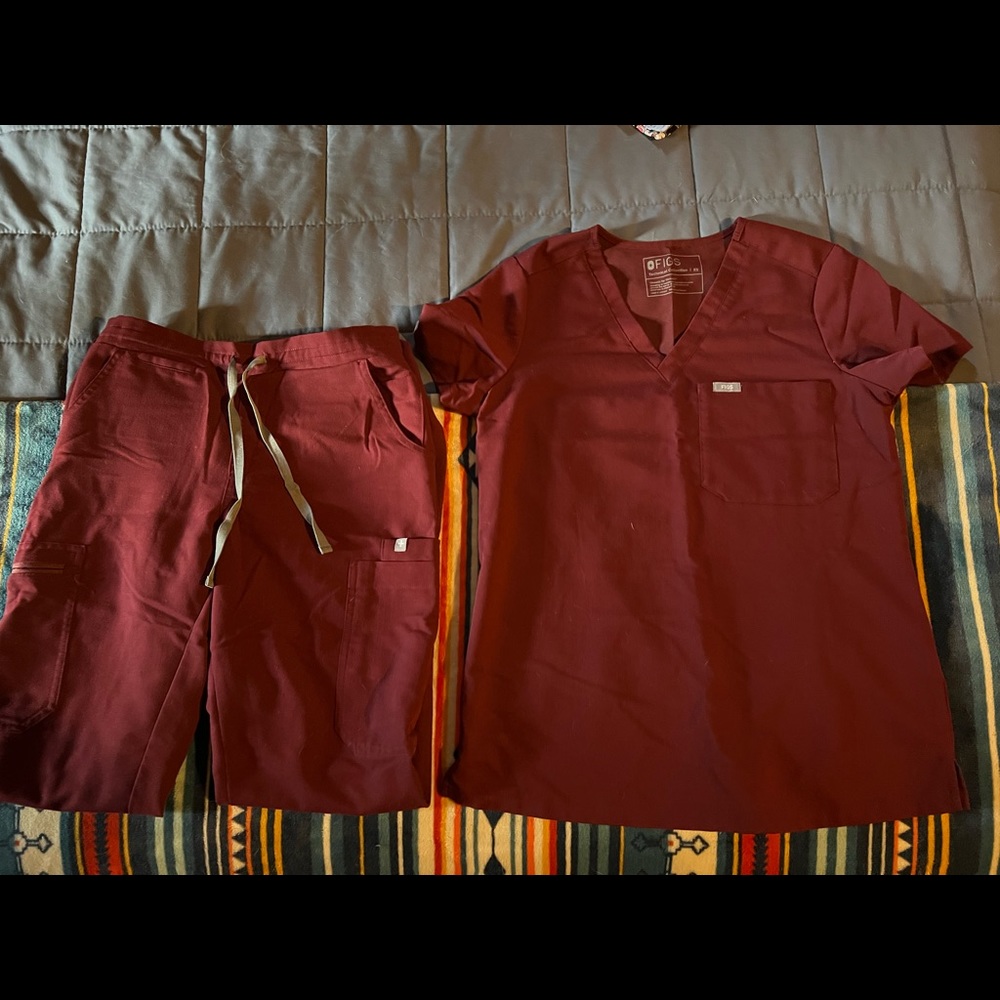 Figs burgundy xs